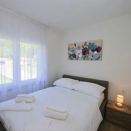 Martina Apartment Ika