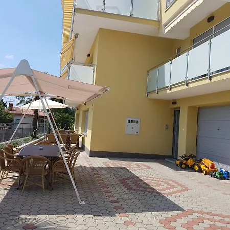 Martina Apartment Ika