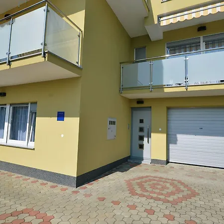 Martina Apartment Ika
